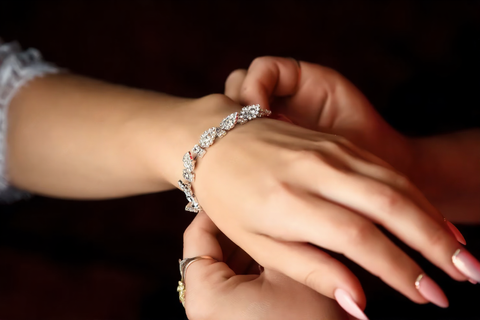 Explore Diamond Bracelet Basics: Helpful Tips, Facts, and Clear Explanation